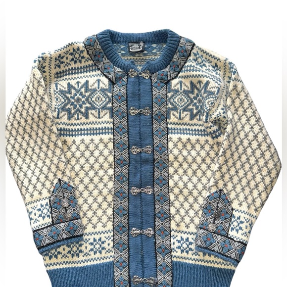 Dale of Norway Nordic Wool Cardigan
Oslo Sweater Shop Exclusive Made in Norway - Picture 5 of 15